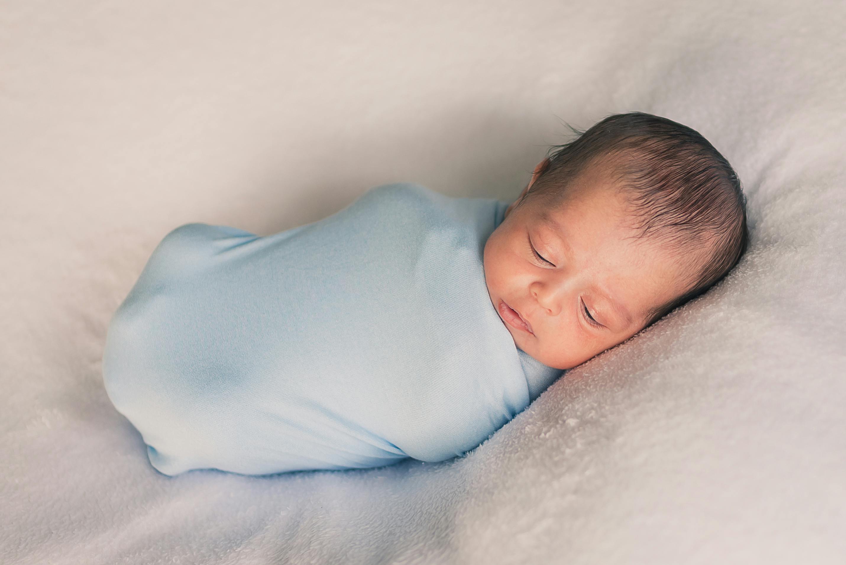 Comment choisir la parfaite couverture emmaillotage bébé ?
